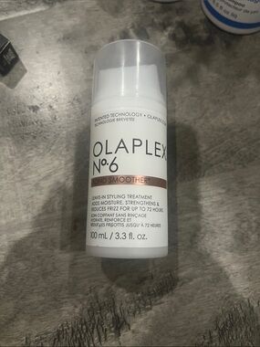 OLAPLEX No.6 Bond Smoother — White with Brown Accent